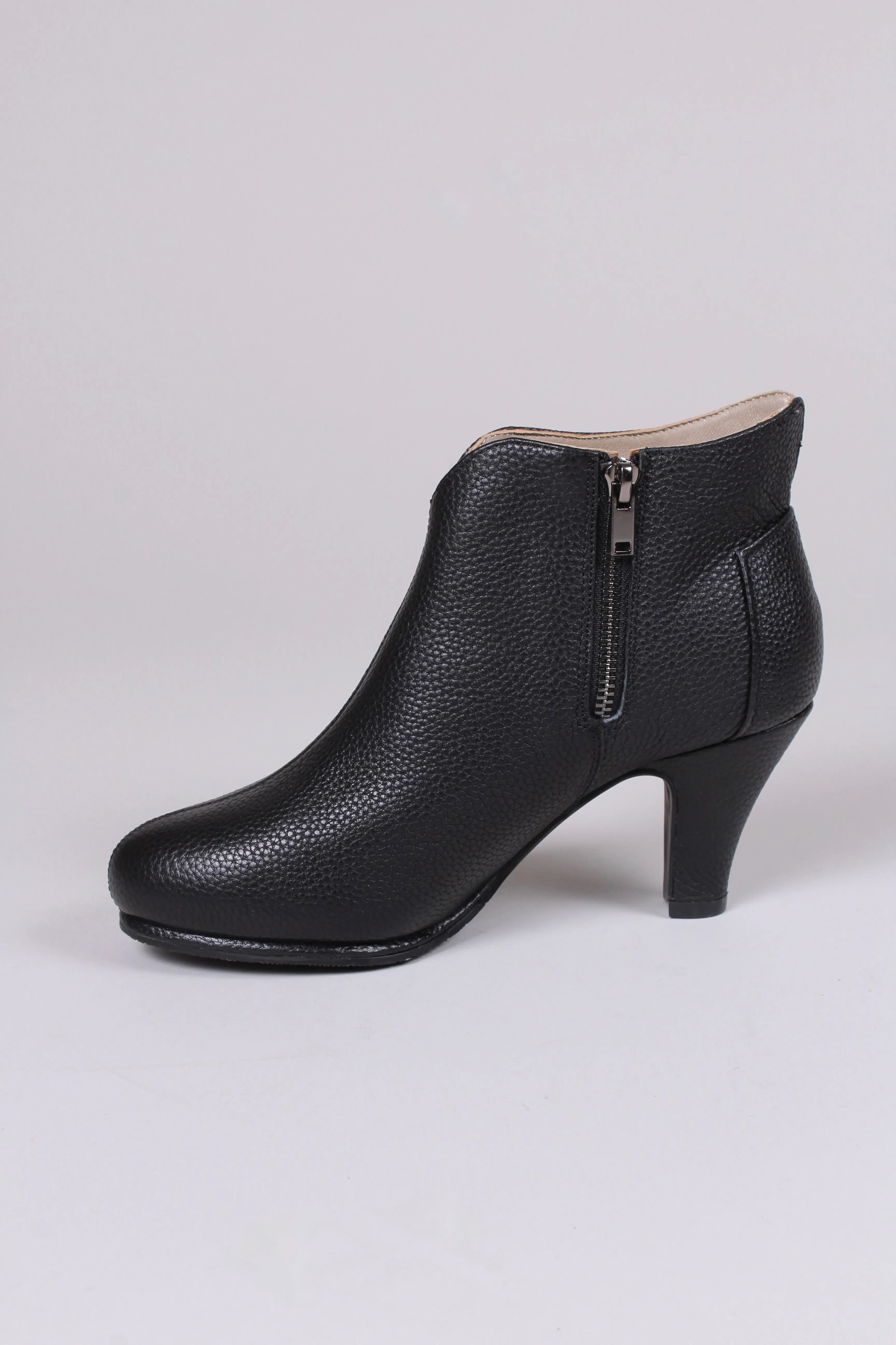 1950s style high heel ankle boots with woolen lining - Black - Laura