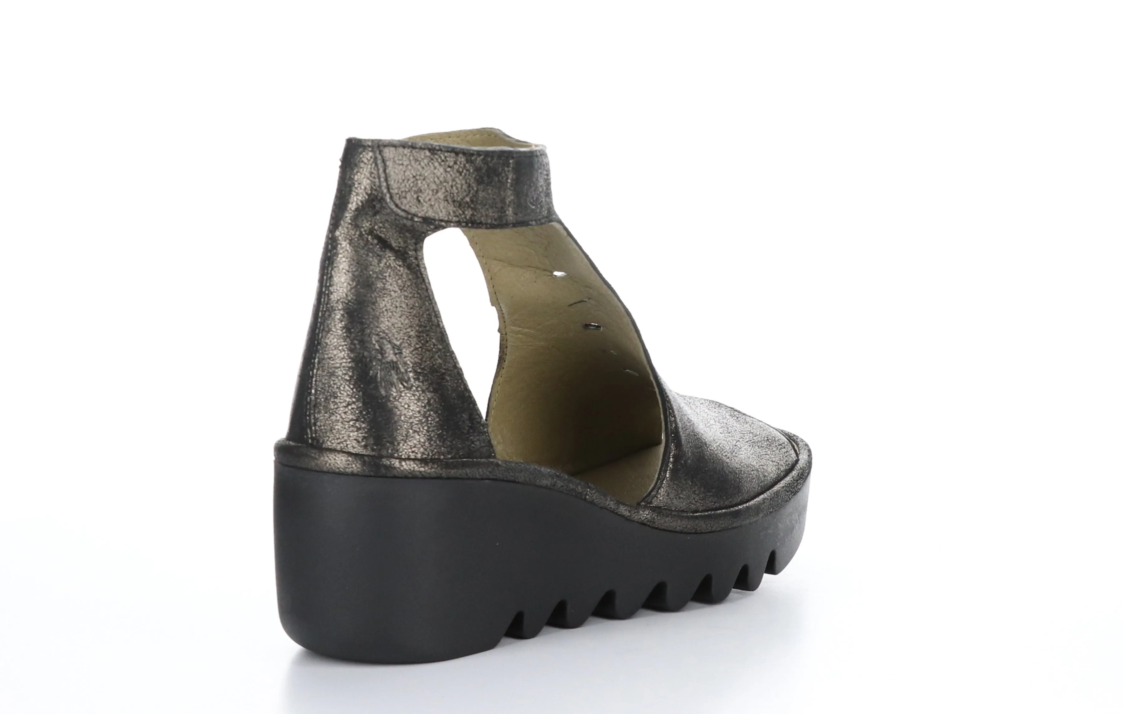 BEZO306FLY Cool Graphite T-Strap Sandals