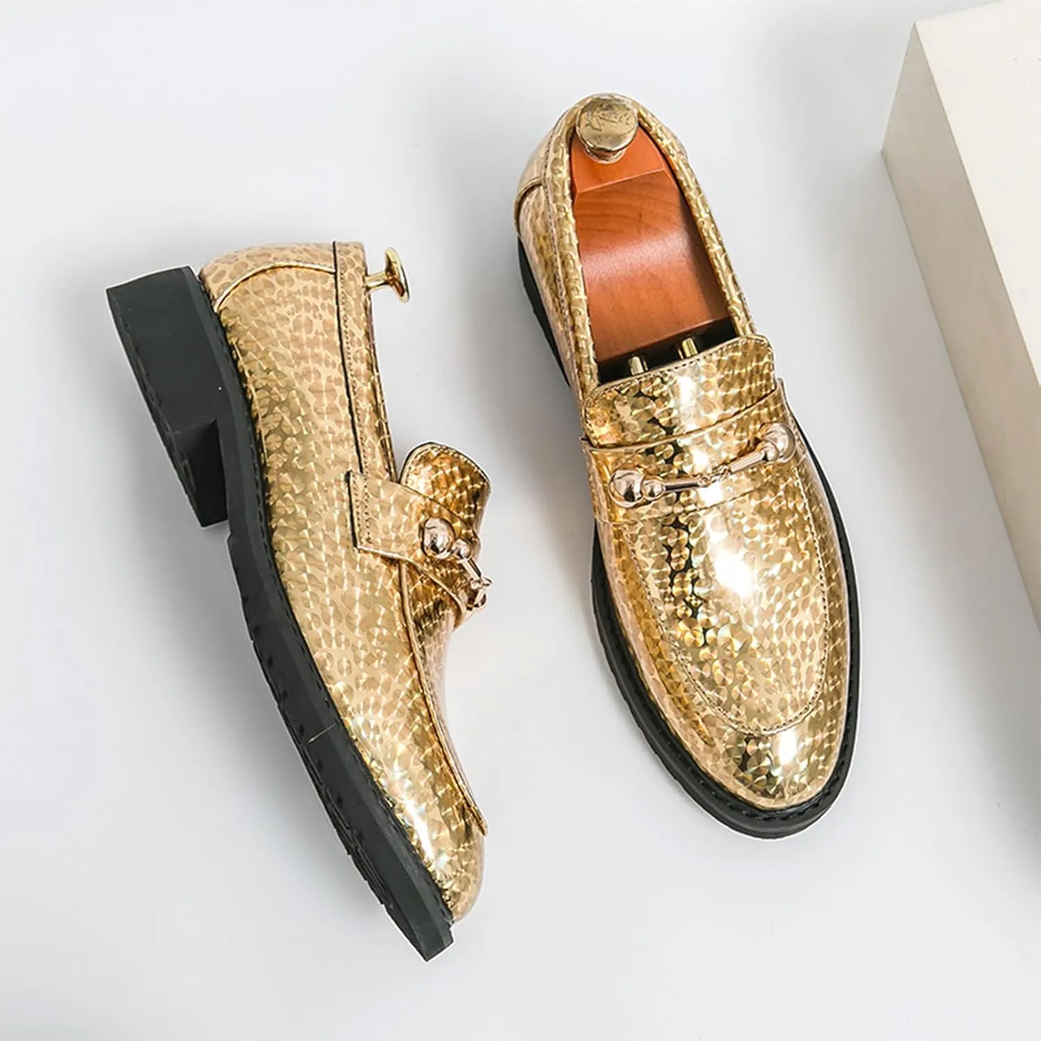 Men's Patent Leather Slip On Dress Loafers Fashion Pointed Toe Causal Business Formal Oxfords Sparkle Wedding Party Prom Shoes