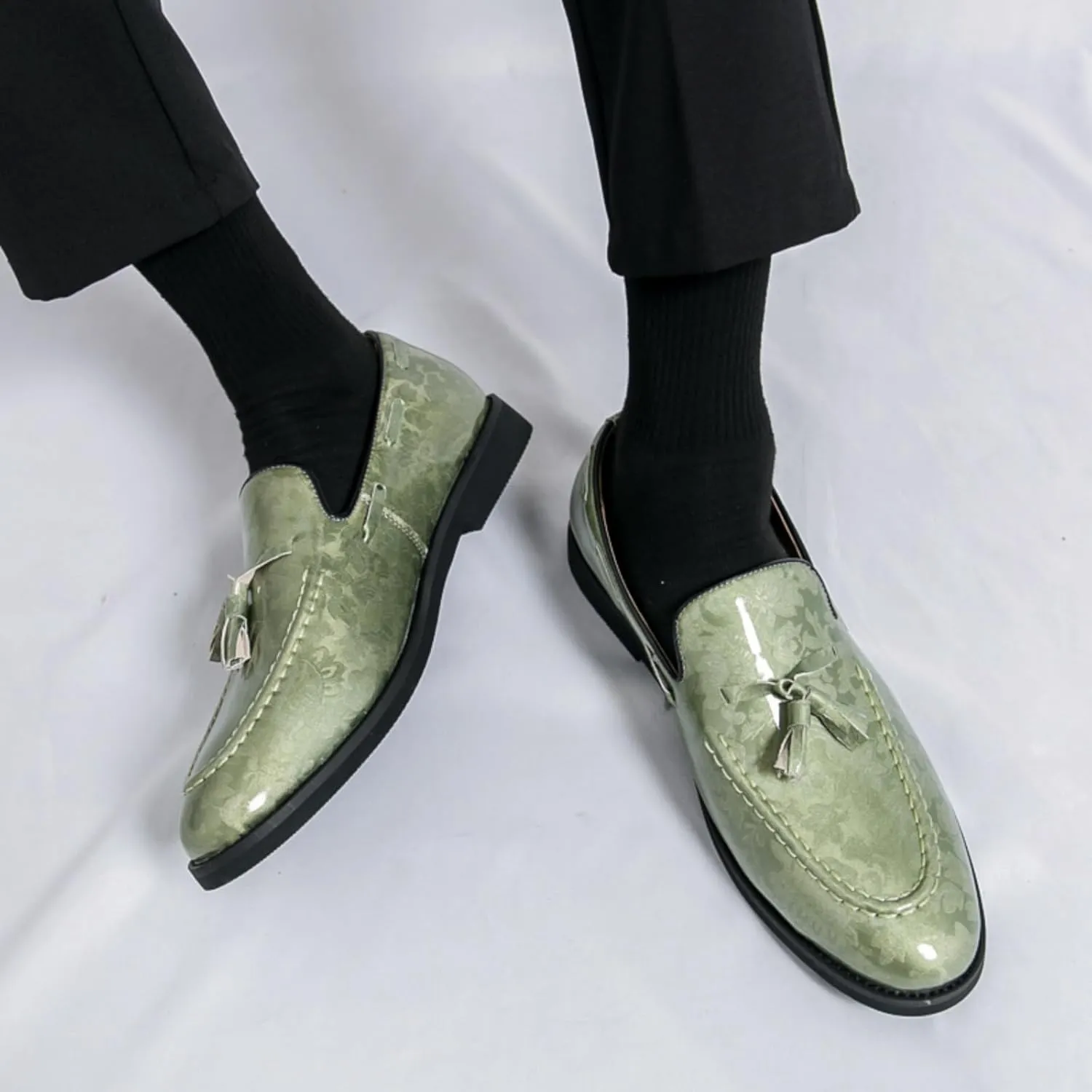 Mens Retro Printed Patent Leather Slip On Tassel Dress Loafers Low Top Round Toe Non-Slip Casual Penny Shoes for Formal Business Wedding Office