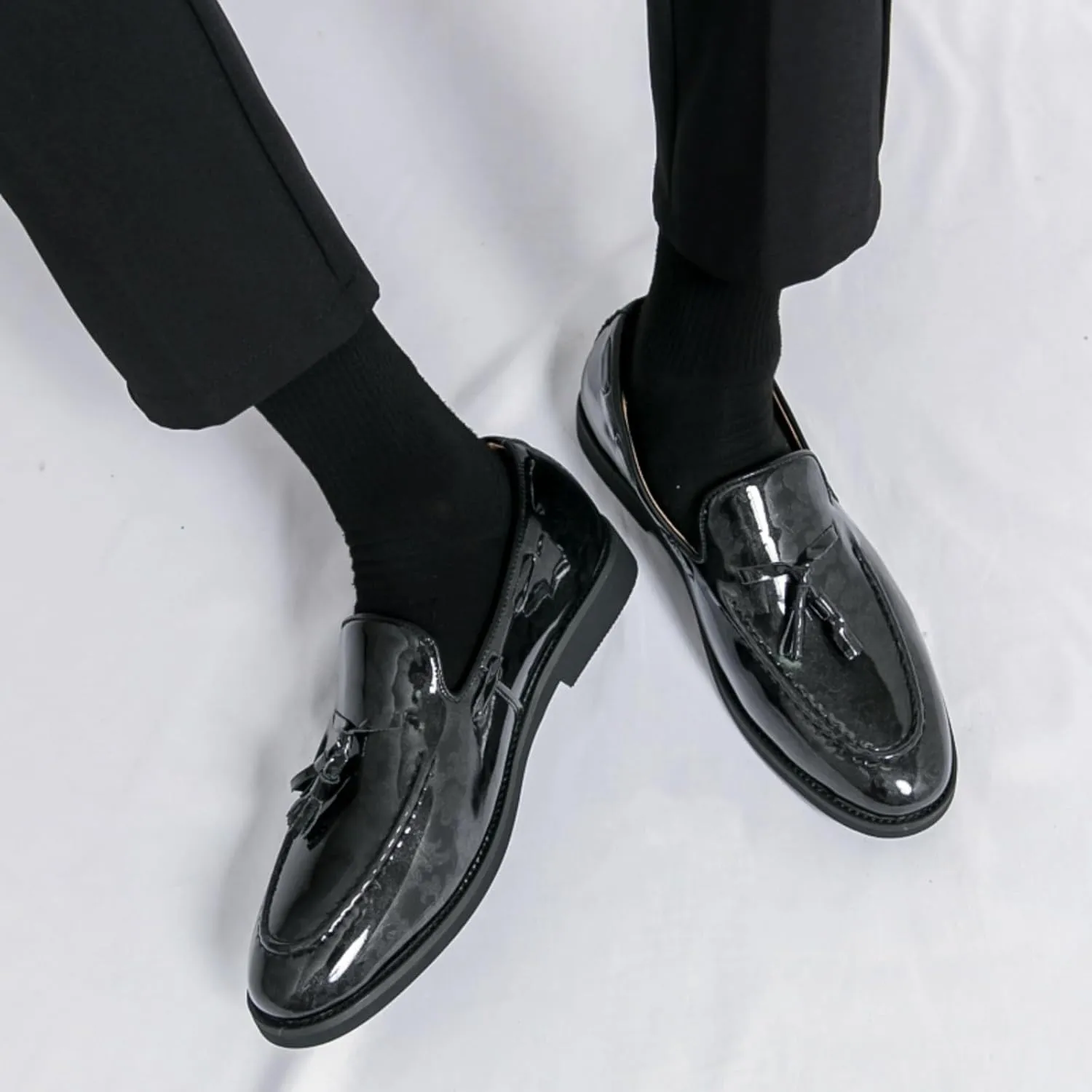 Mens Retro Printed Patent Leather Slip On Tassel Dress Loafers Low Top Round Toe Non-Slip Casual Penny Shoes for Formal Business Wedding Office