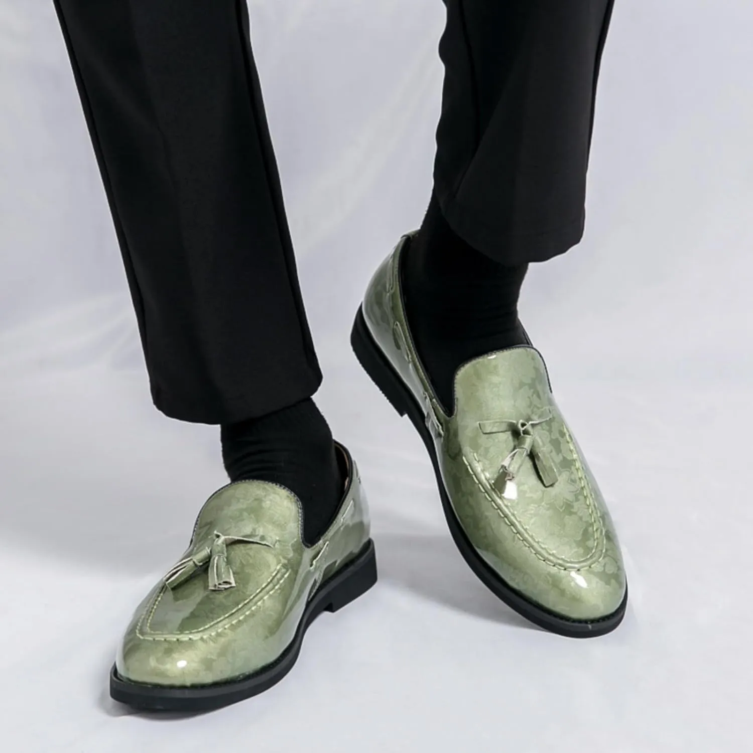Mens Retro Printed Patent Leather Slip On Tassel Dress Loafers Low Top Round Toe Non-Slip Casual Penny Shoes for Formal Business Wedding Office