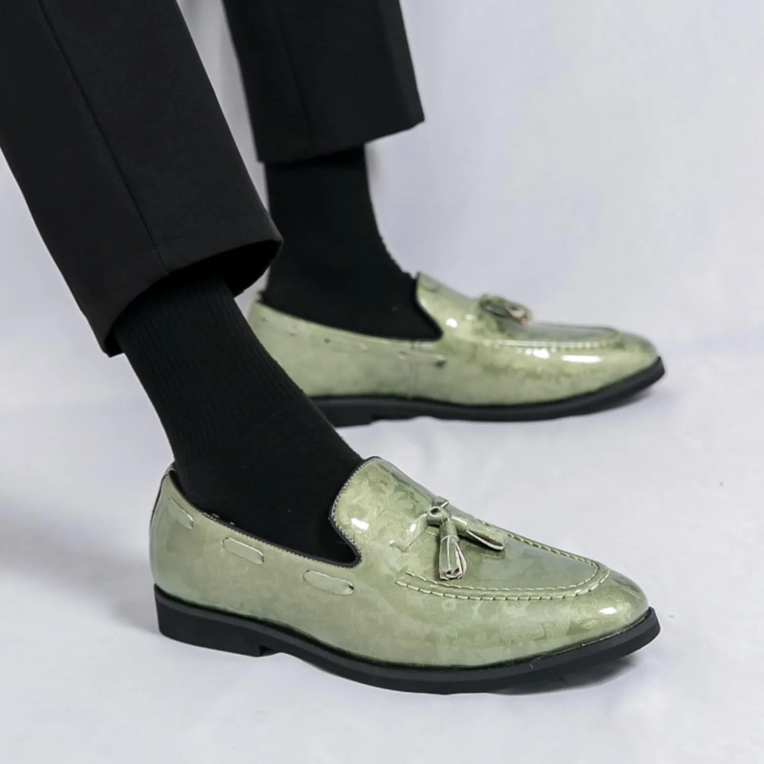 Mens Retro Printed Patent Leather Slip On Tassel Dress Loafers Low Top Round Toe Non-Slip Casual Penny Shoes for Formal Business Wedding Office