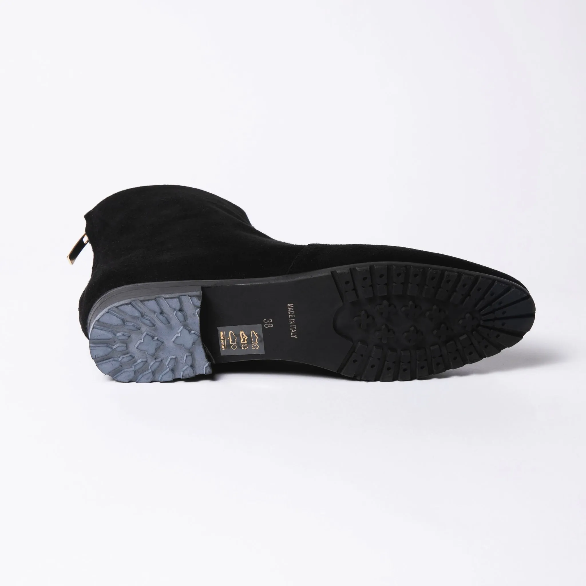 Minimalistic ankle boots in black suede