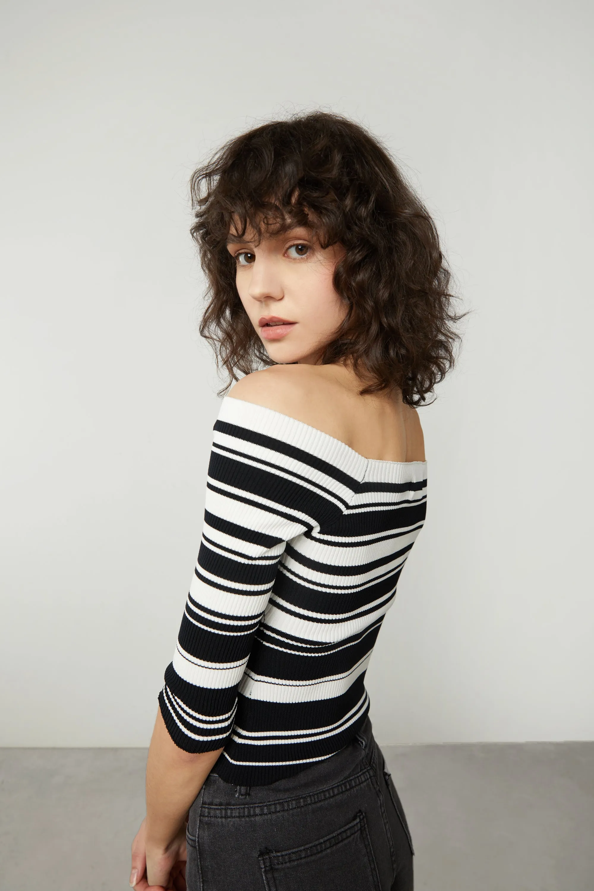 STRIPED CROSSOVER TOP