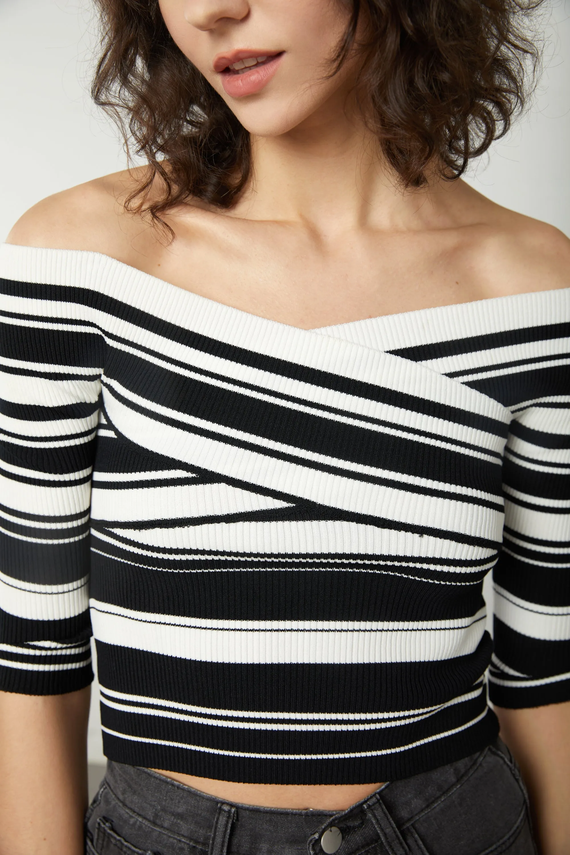 STRIPED CROSSOVER TOP