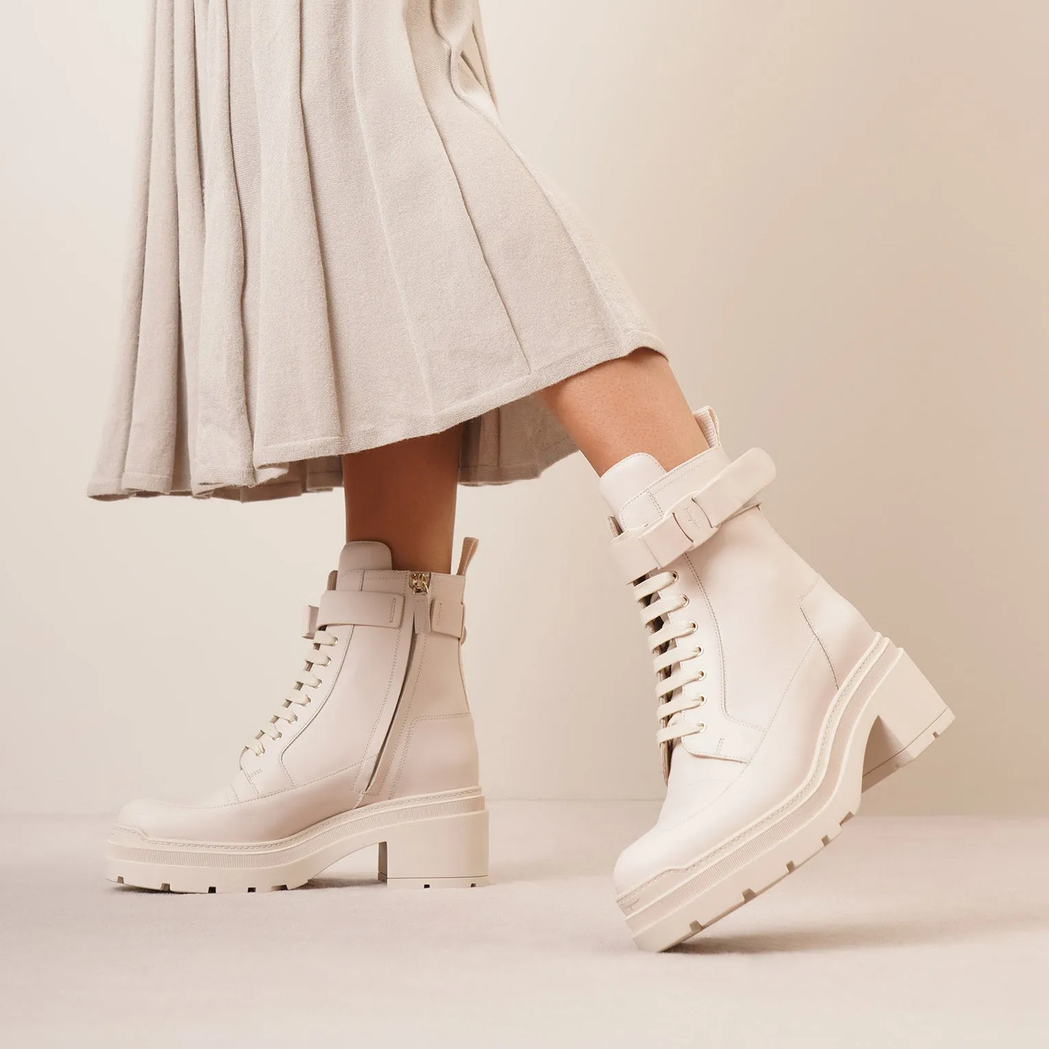 Vara bow bone leather ankle boots