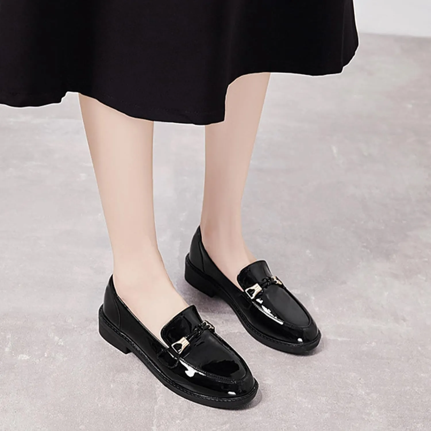 Women's Patent Leather Platform Casual Loafers Classic Round Toe Chunky Low Heel Metal Ties Decorate Comfortable Slip-On Penny Loafers